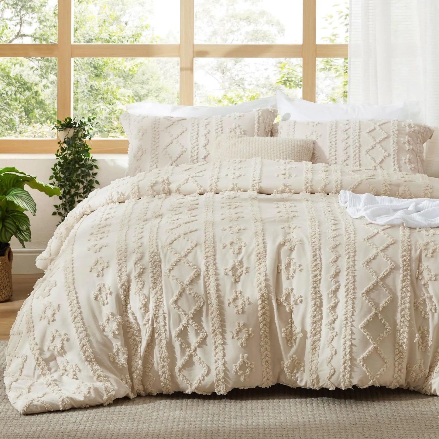 Bedsure Tufted Boho 3‑Piece Comforter Set, GentleSoft Embroidery Jacquard Oversized Farmhouse Shabby Chic Bedding for All Seasons
